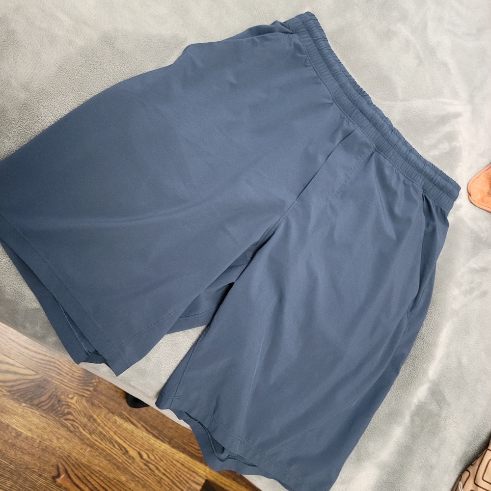 Lulu shorts with linear